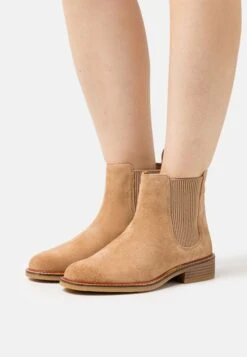Clarks Cologne Arlo - Classic Ankle Boots - Light Tan