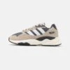 Adidas Originals Retropy F90 Unisex - Trainers - Beige/Footwear White/Carbon
