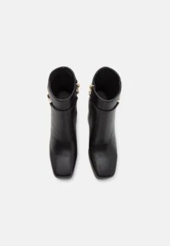 TWINSET Tronchetto Con Plateau E Catena Oval - Platform Ankle Boots - Nero -Famous Lady Shoe Store 1e087b0a96144cecb97268ad1d897bd4