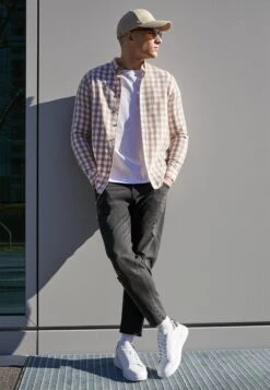 YOURTURN Unisex - Trainers - White -Famous Lady Shoe Store 1faa1a1f97cf40cb8657d88f7677da6c