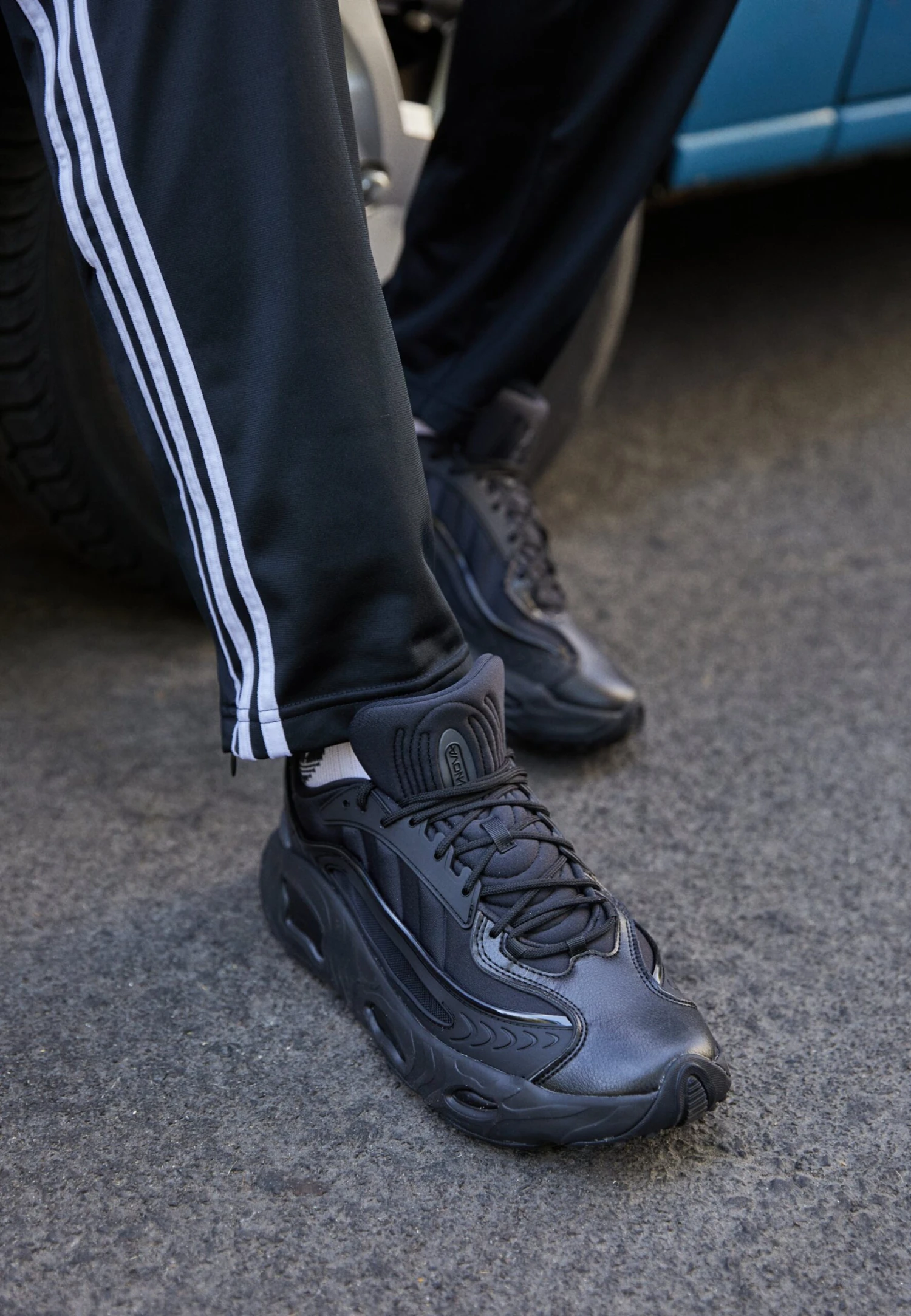 Adidas Originals Oznova Unisex - Trainers - Core Black/Grey Five 2 Adidas Originals Oznova Unisex - Trainers - Core Black/Grey Five - Image 2