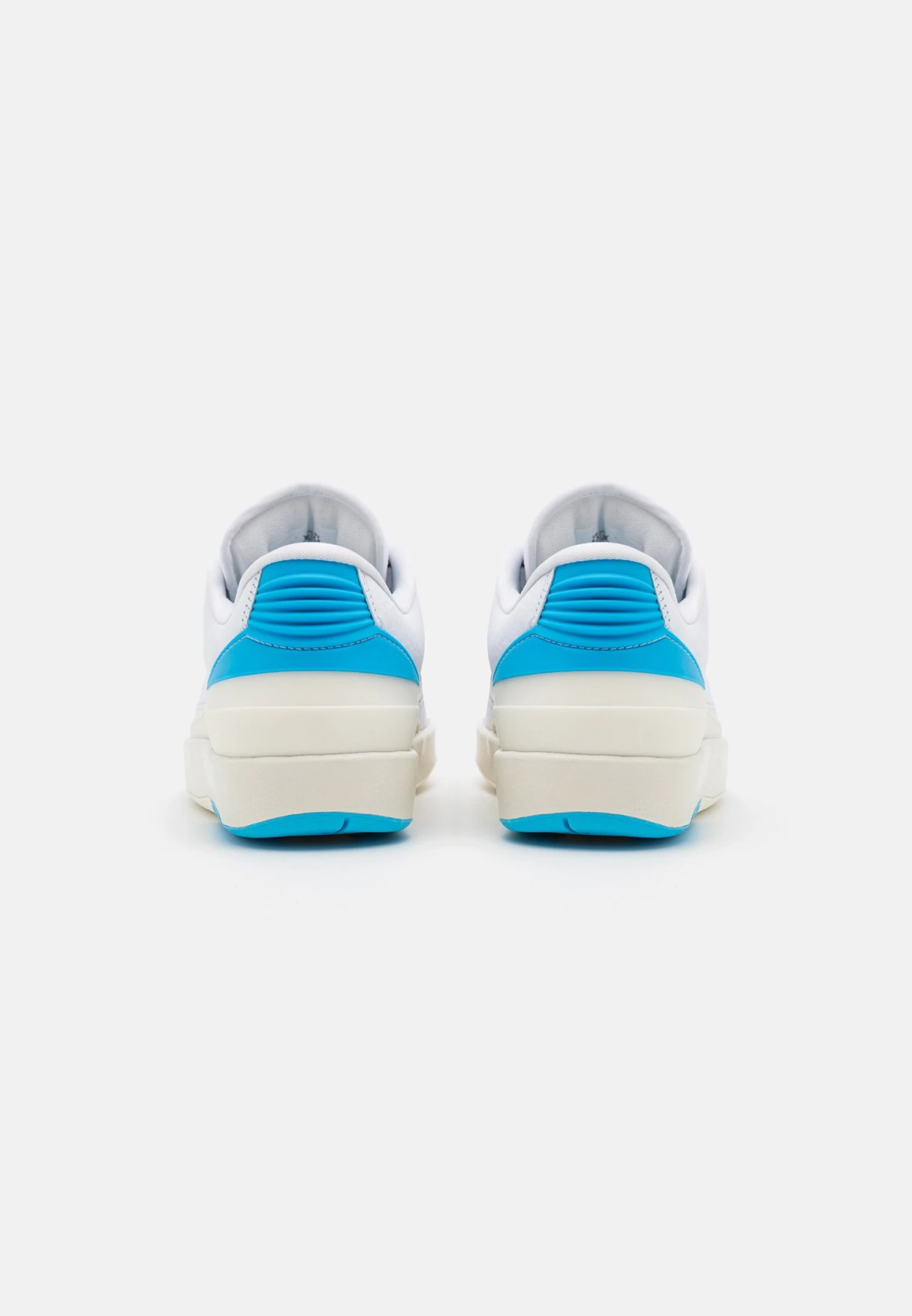 Air Jordan 2 Retro - Trainers - White/Fire Red/Dark Powder Blue 4 Air Jordan 2 Retro - Trainers - White/Fire Red/Dark Powder Blue - Image 4