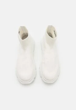 COPENHAGEN Cph198- High-Top Trainers - Off White -Famous Lady Shoe Store 3e397ffad81e47c8b6278e025b11e472