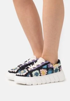 FREE PEOPLE Catch Me If You Can Crochet- Trainers - Black