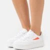 Fila Fxventuno Platform Wmn - Trainers - White/Fiery Coral