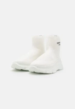 COPENHAGEN Cph198- High-Top Trainers - Off White -Famous Lady Shoe Store 57007a5c09f14fedb1d27d4e3520583d