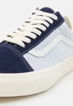 Vans Ua Old Skool Unisex - Trainers - Peacoat -Famous Lady Shoe Store 68c3a1441e2342a59b293ffac2c2af58