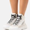 Calvin Klein Jeans Chunky Runner Laceup- High-Top Trainers - Off White/White