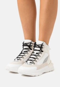 Calvin Klein Jeans Chunky Runner Laceup- High-Top Trainers - Off White/White
