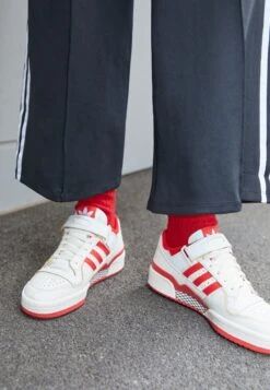 Adidas Originals Forum 84 - Trainers - Off White/Vivid Red