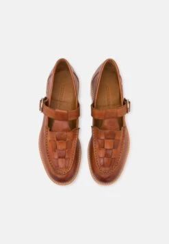 MELVIN & HAMILTON Jade 14 - Slip-Ons - Vegas/Tan/Rich Tan/Lava/White -Famous Lady Shoe Store 8084f0cbe7434e7181ce2193318977ba