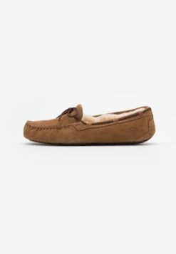 Ugg Dakota - Slippers - Chestnut 10 Ugg Dakota - Slippers - Chestnut -Famous Lady Shoe Store 846a01d62d7842f3aacd4a6863c5a6f6