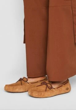Ugg Dakota - Slippers - Chestnut 11 Ugg Dakota - Slippers - Chestnut -Famous Lady Shoe Store 89e94429d3ae4609be92b6187fcdbfce