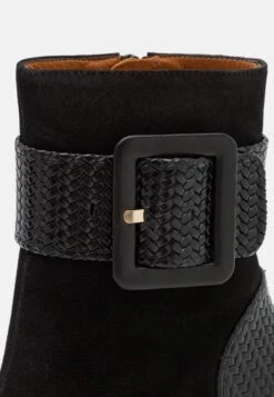 Chie Mihara Dayu - Classic Ankle Boots - Black -Famous Lady Shoe Store 8b944d15f99e463196fa6a91dc084d56