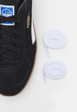 Puma Handball Unisex - Trainers - Black/White 11 Puma Handball Unisex - Trainers - Black/White -Famous Lady Shoe Store 9030bf2a5e214f388d92eb7381703166