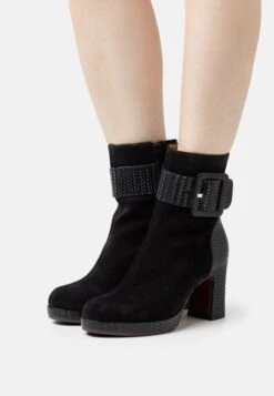 Chie Mihara Dayu - Classic Ankle Boots - Black