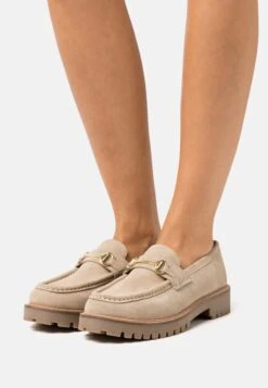 Famous Lady Shoe Store 5 Clara - Slip-Ons - Sand