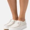 Clarks Originals Wallabee Cup - Casual Lace-Ups - White