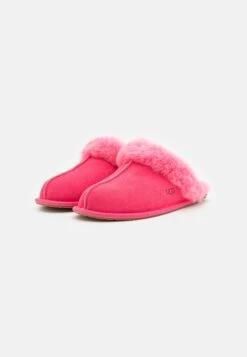 Ugg Scuffette - Slippers 8 Ugg Scuffette - Slippers -Famous Lady Shoe Store aab3ea3a112c4d06ad354a4647ebaaa4