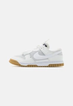 Nike Sportswear Air Dunk Jumbo Unisex - Trainers - Photon Dust/White/Summit White/Gum Light Brown/Barely Volt/Black
