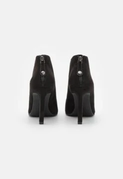 Marco Tozzi Classic Heels - Black -Famous Lady Shoe Store b4f1a222183a452c9e1a369d43fb2154