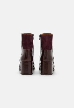 Chie Mihara Saira - Classic Ankle Boots - Testa/Granate -Famous Lady Shoe Store b797e2f183024162b44f68e10e7d7572