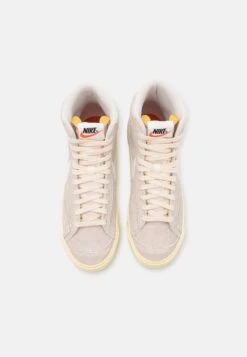 Nike Sportswear W Blazer Mid '77 Vntg - High-Top Trainers - Light Bone/Sail/Alabaster/Black/Team Orange -Famous Lady Shoe Store d9b9fcc3f03c4e2fb9ea15e1a98e0f1b