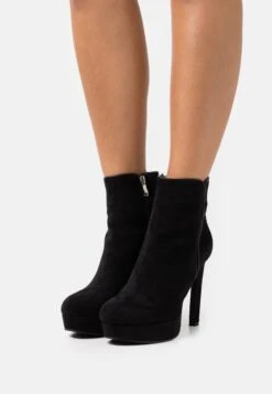 Famous Lady Shoe Store 19 Raid Chandler - High Heeled Ankle Boots - Black