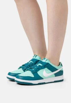 Nike Sportswear Dunk - Trainers 10 Nike Sportswear Dunk - Trainers -Famous Lady Shoe Store e3f8a5d3a45544b4aea357cc384b8450