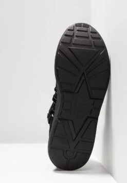 ARKK Copenhagen Raven - Trainers - All Black/White -Famous Lady Shoe Store edc399740f3d4fa29adca5dbf16fc9c7