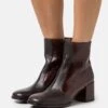 Chie Mihara Saira - Classic Ankle Boots - Testa/Granate