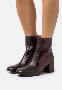 Chie Mihara Saira - Classic Ankle Boots - Testa/Granate