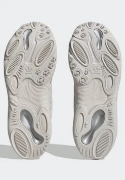 Adidas Originals Oznova Unisex - Trainers - Crystal White/Crystal White/Silver Met. -Famous Lady Shoe Store f94834dcf763401babbd95f36dca47a7