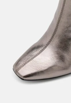 Tamaris Boots - Platinum 11 Tamaris Boots - Platinum -Famous Lady Shoe Store f9df5013b6c94091bcb7fa26a1a3bb27